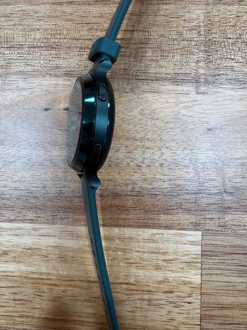 Garmin Lily 2 Active - Jasper Green with Silicone Band - Picture 6 of 7